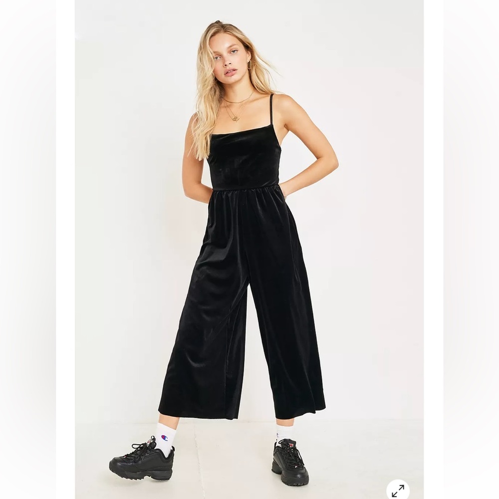 Urban Outfitters Sz Lg UO Velvet Straight-Neck Jumpsuit